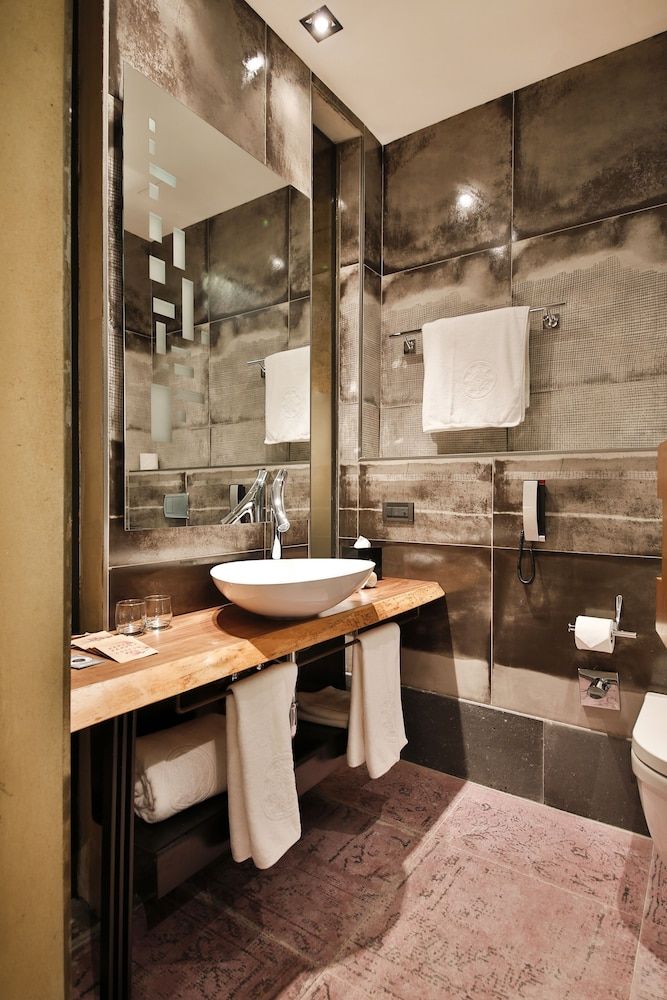 Hotel The Public Budget Room 4