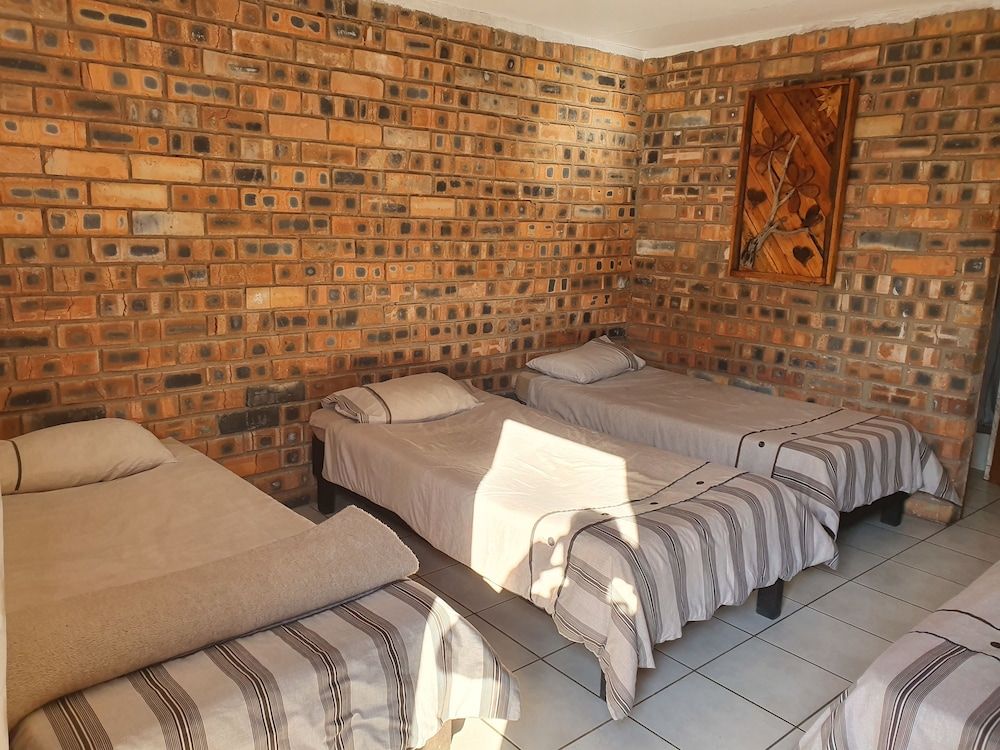 Limpopo Lodge Room (Self-Catering) 2
