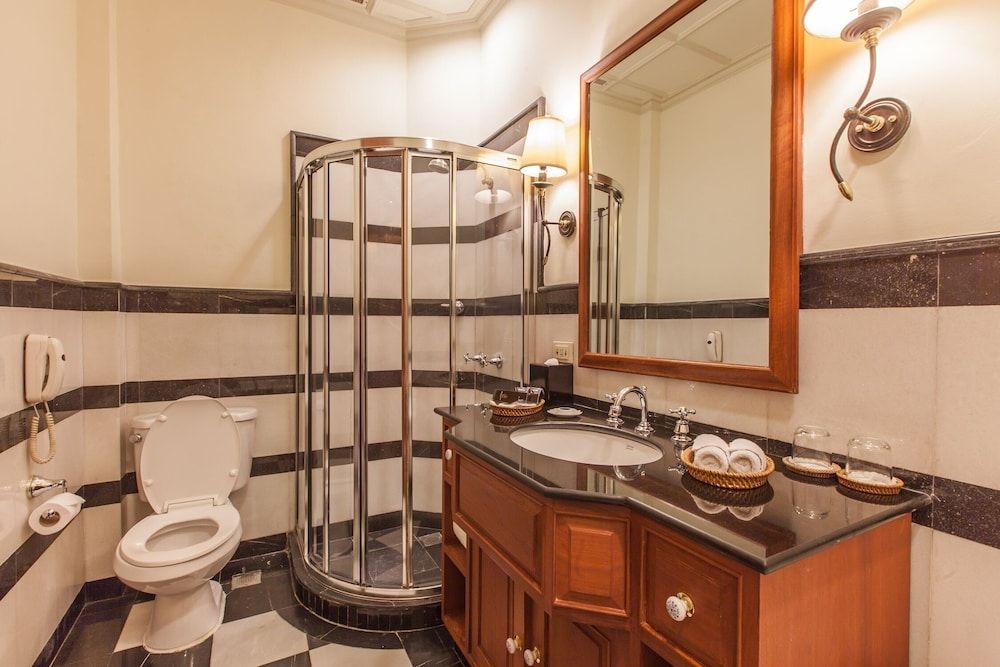 Settha Palace Hotel Deluxe Double Room, 1 King Bed, Pool View 6