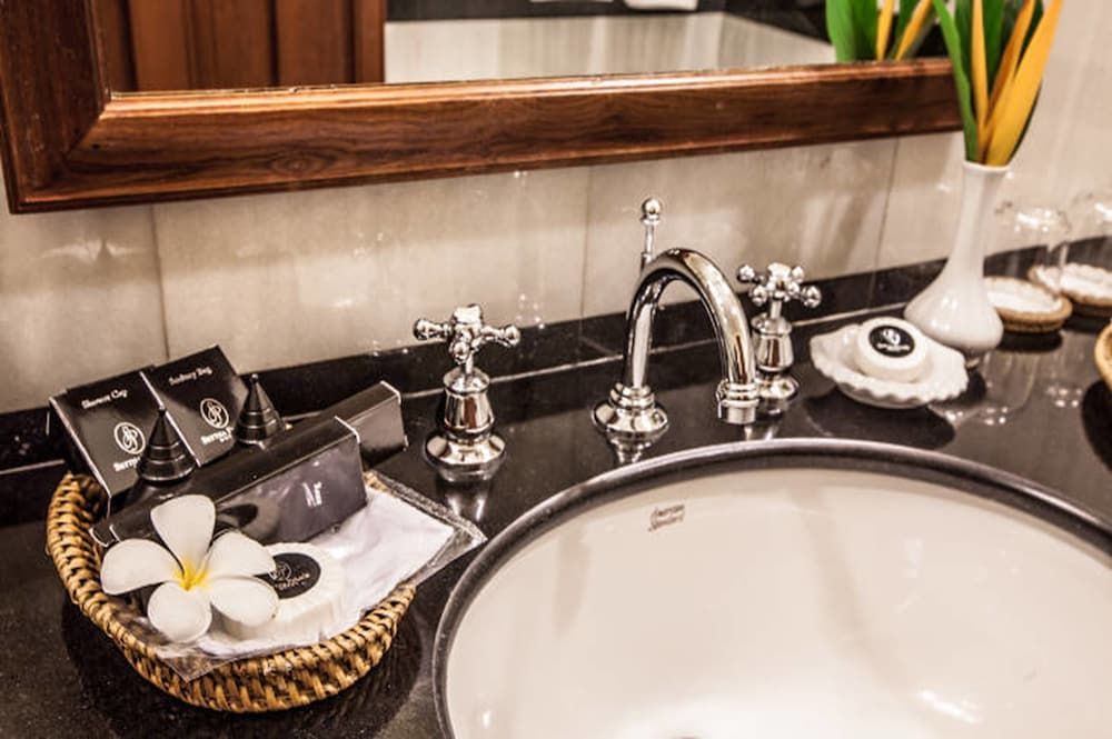 Settha Palace Hotel Superior Room, 1 King Bed 5