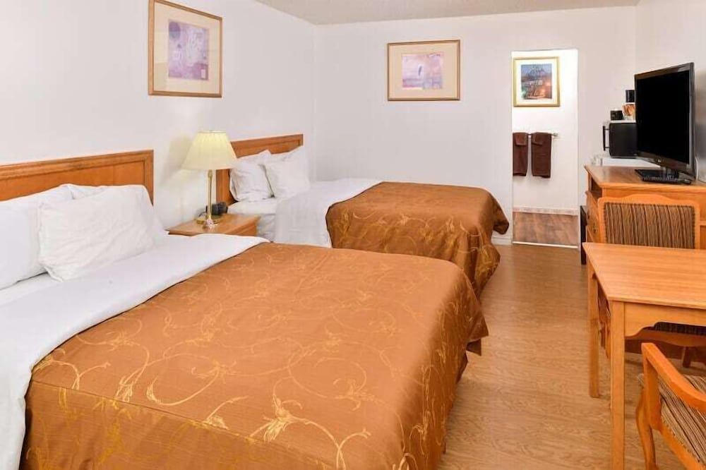 Motel 8 Room, 2 Queen Beds, Non Smoking 2