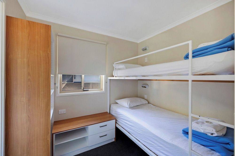 Reflections North Haven - Holiday Park Deluxe Cabin - Sleeps 4