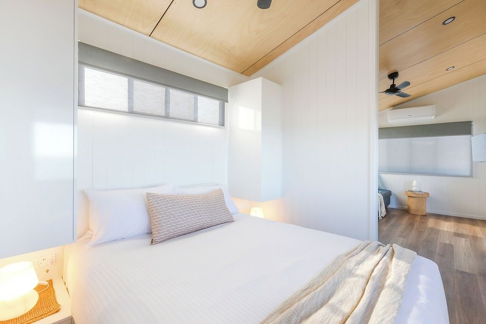Premium Tiny Home - Sleeps 2 - Dog Friendly