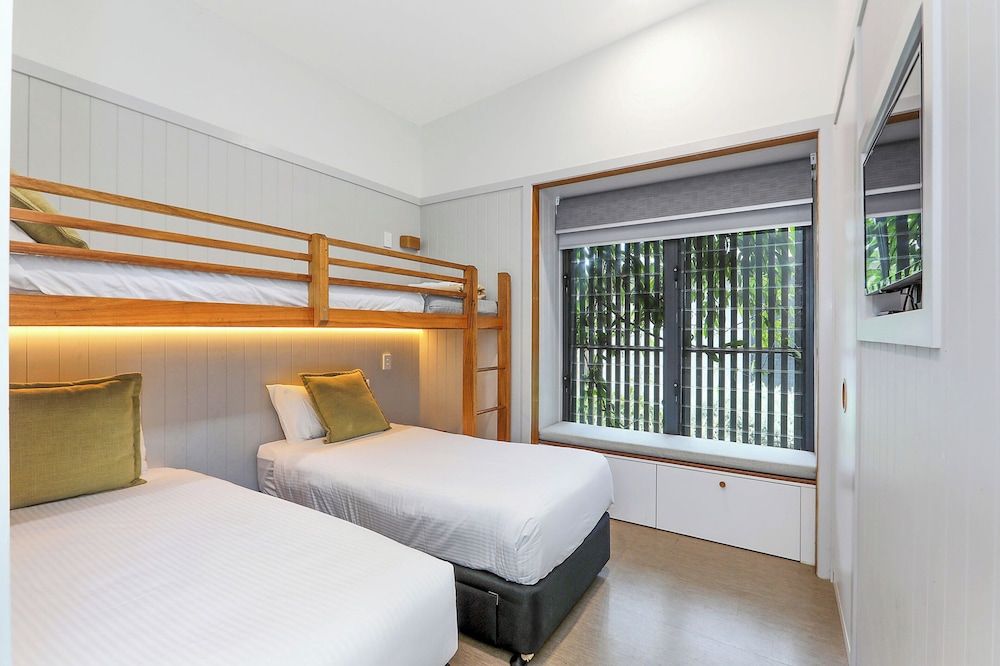 Premium Cabin - Sleeps 5