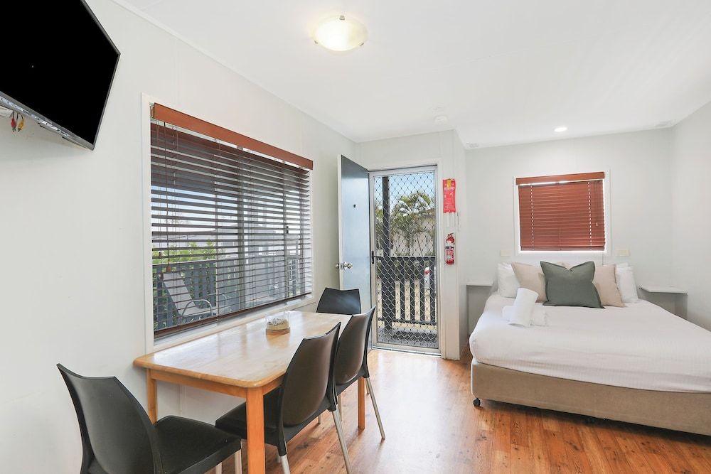Economy Cabin - Sleeps 4 - Dog Friendly