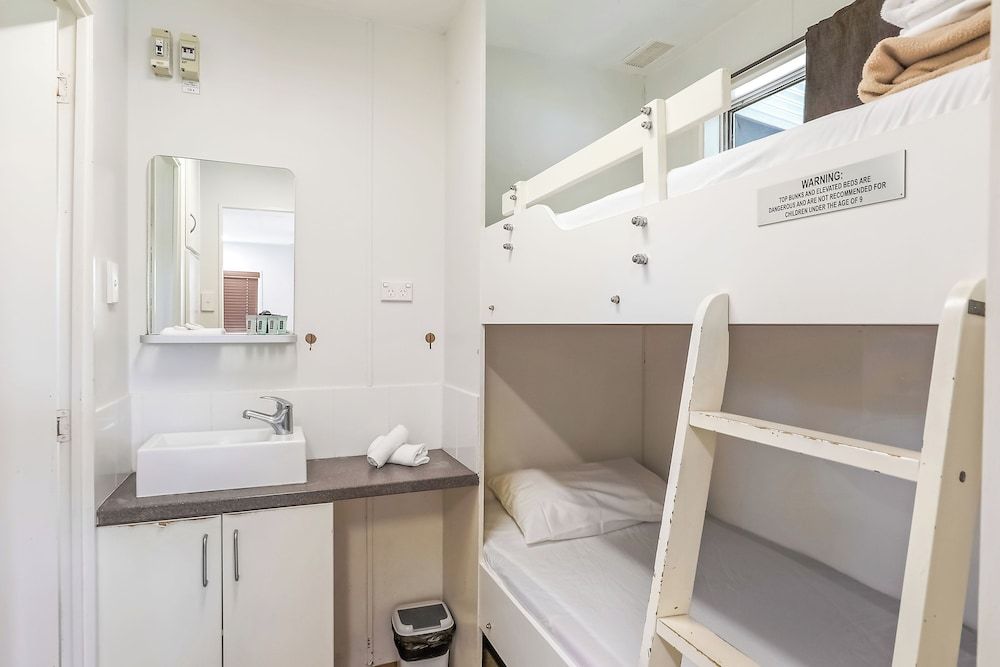 Economy Cabin - Sleeps 4 - Dog Friendly