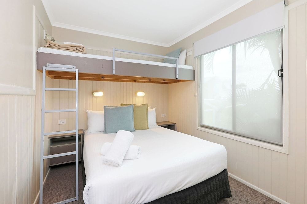 Deluxe Cabin - Sleeps 5 - Dog Friendly