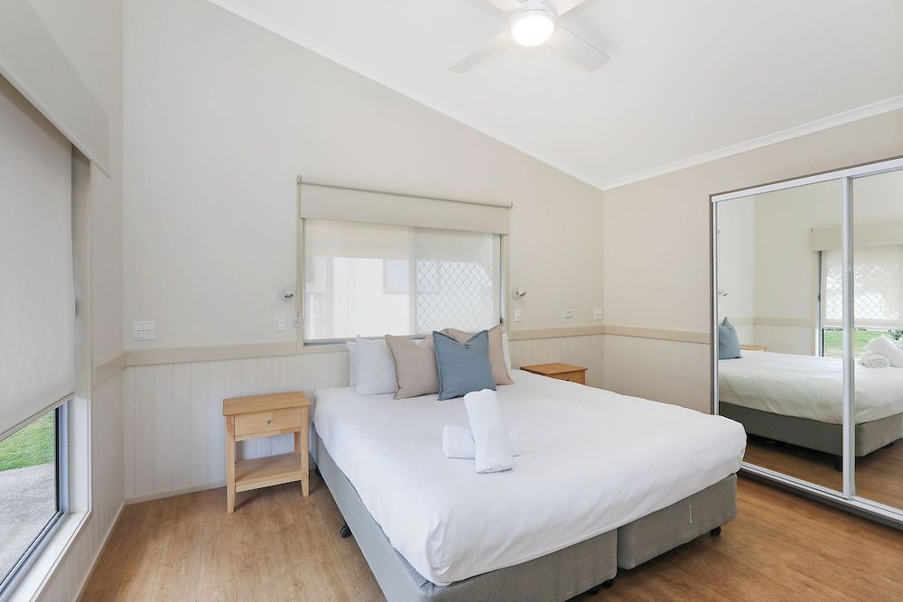 Deluxe Cabin - Sleeps 4 - Accessible