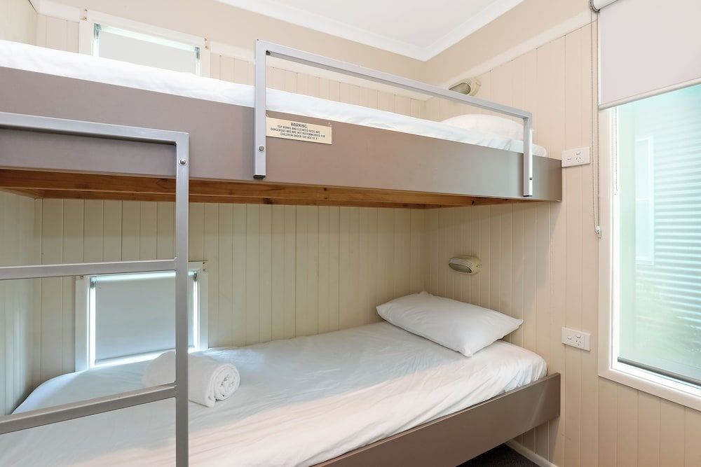 Deluxe Cabin - Sleeps 4 - Dog Friendly