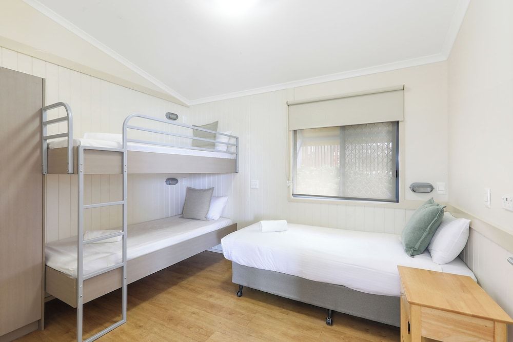 Deluxe Cabin - Sleeps 4 - Accessible