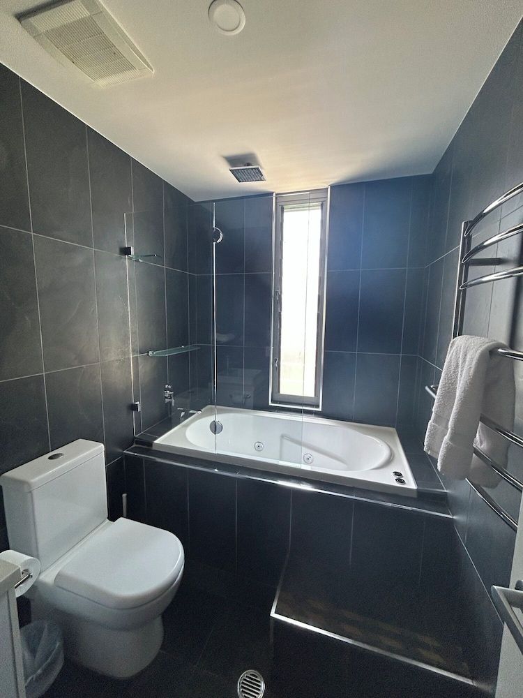 Crown on Darby Classic Apartment, 3 Bedrooms 3