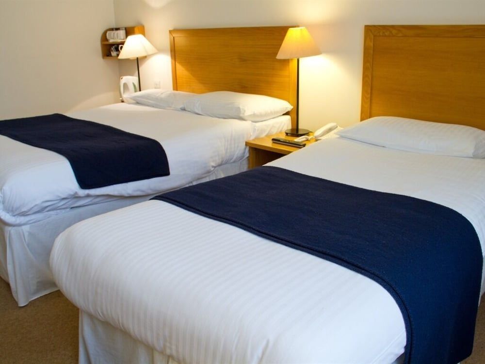 The White Hart Hotel Standard Twin Room, Ensuite 5