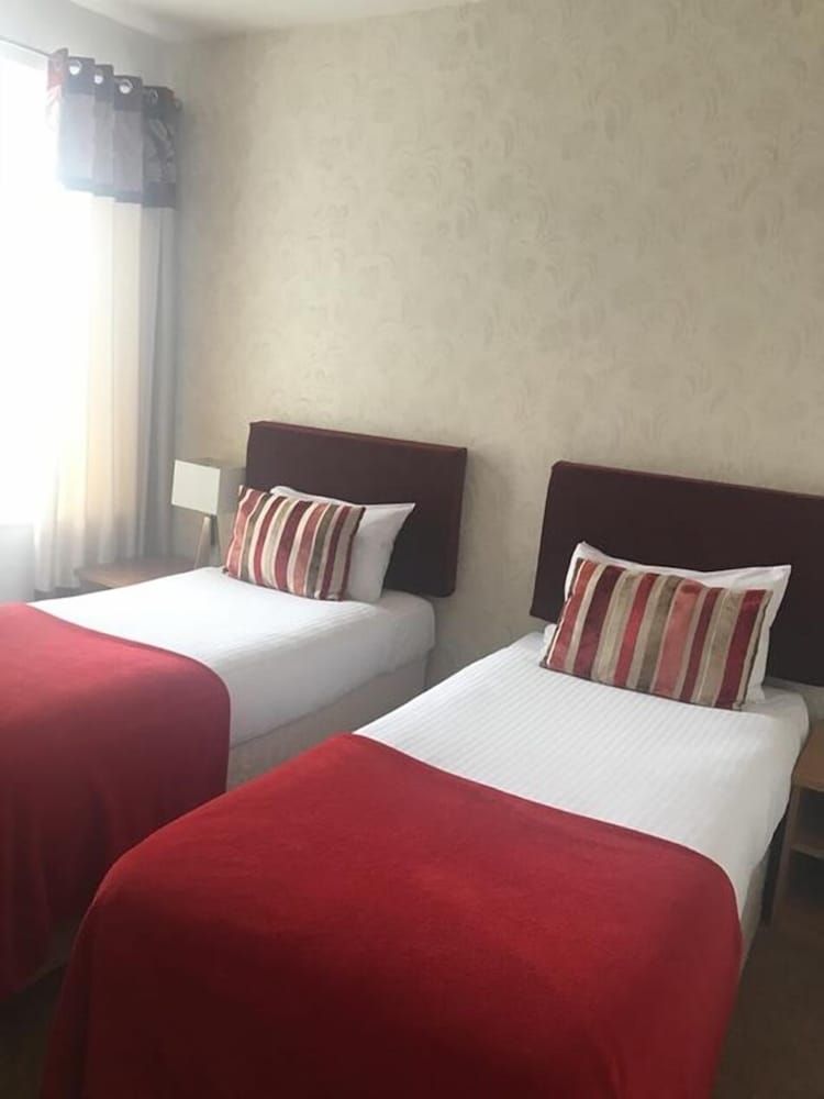 The White Hart Hotel Standard Twin Room, Ensuite