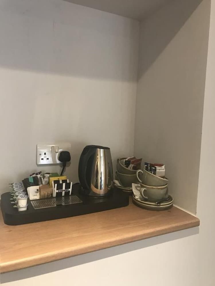 The White Hart Hotel Premium Suite, Ensuite (An adjoning annex suite ) 2