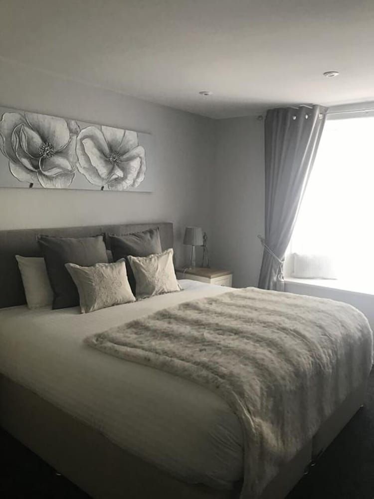 The White Hart Hotel Premium Suite, Ensuite (An adjoning annex suite ) 3