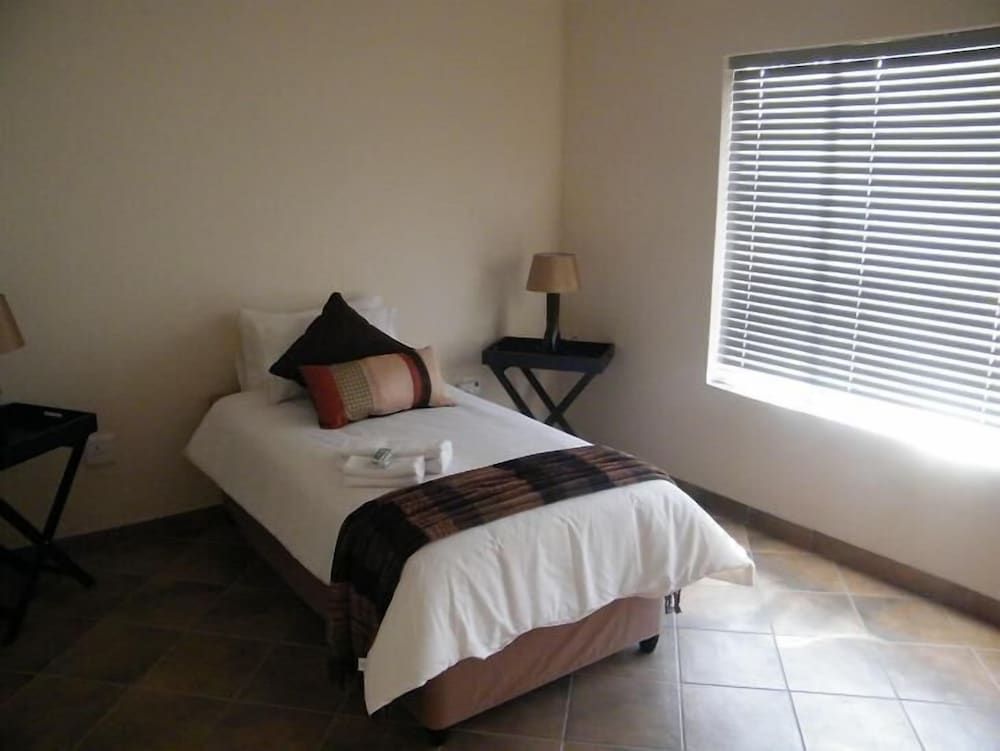 undefined Airport Lodge Guest House 2