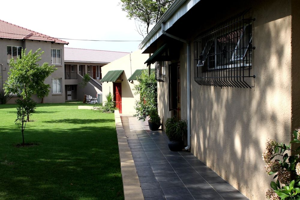 undefined Airport Lodge Guest House 9