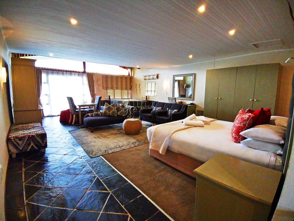 Superior Studio, 1 King Bed, Non Smoking