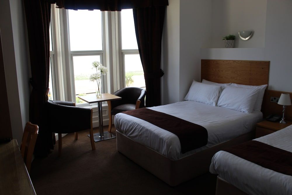 Four Saints Brig Y Don Hotel Triple Room, Sea View 6