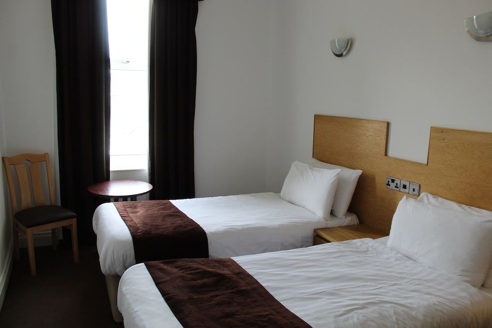 Four Saints Brig Y Don Hotel Triple Room, Sea View 5