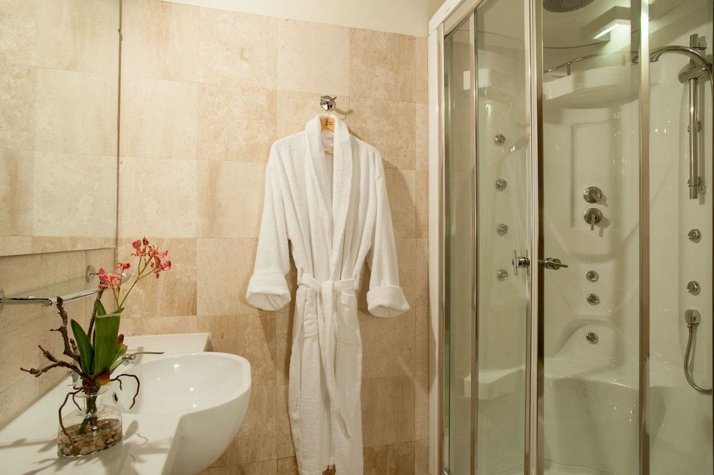 Hotel Flora Double or Twin Room, Accessible 5