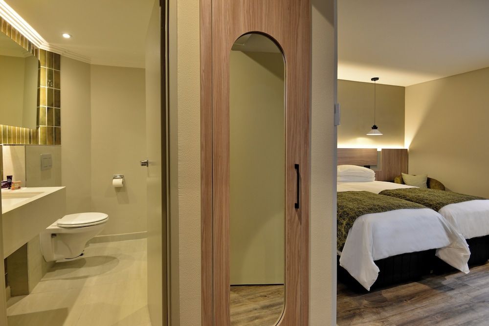 Town Lodge George Twin Room, Non Smoking 3