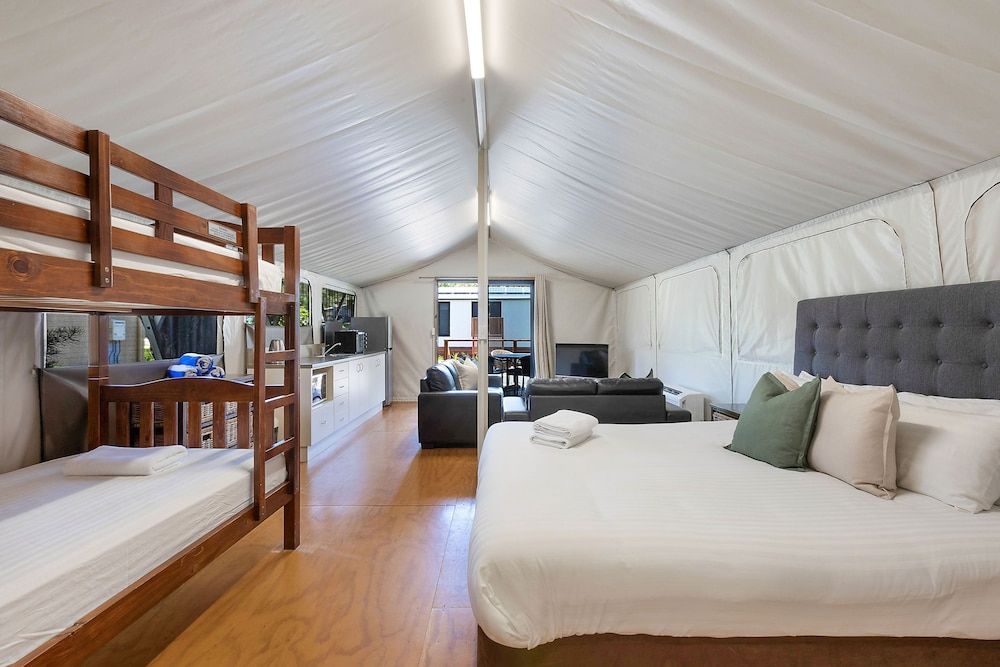Deluxe Beach Tent - Sleeps 4