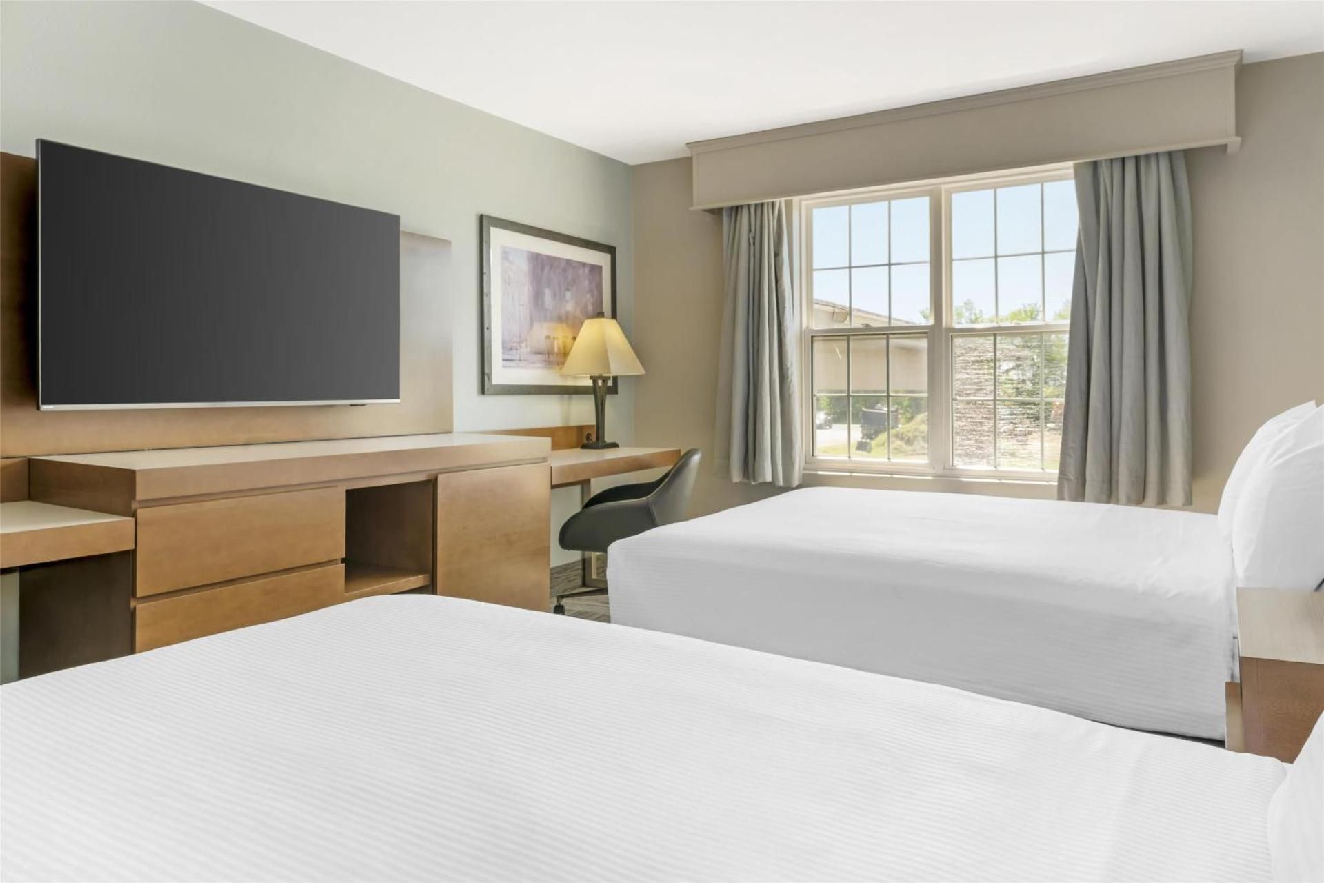 2 Queen Beds, Nonsmoking, Larger Room
