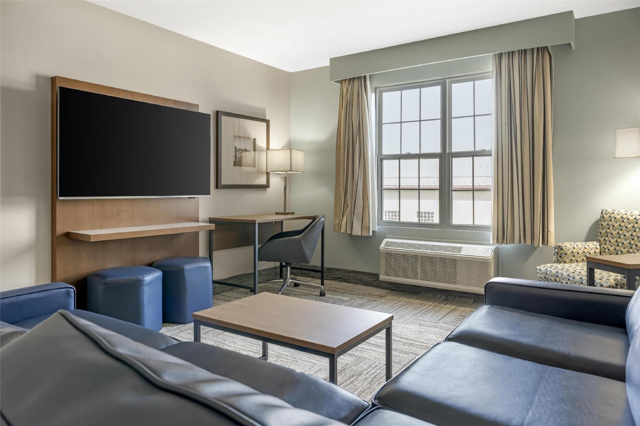 Suite - 2 Queen Beds, Nonsmoking, Separate Bedroom, Larger Room, Sofabed
