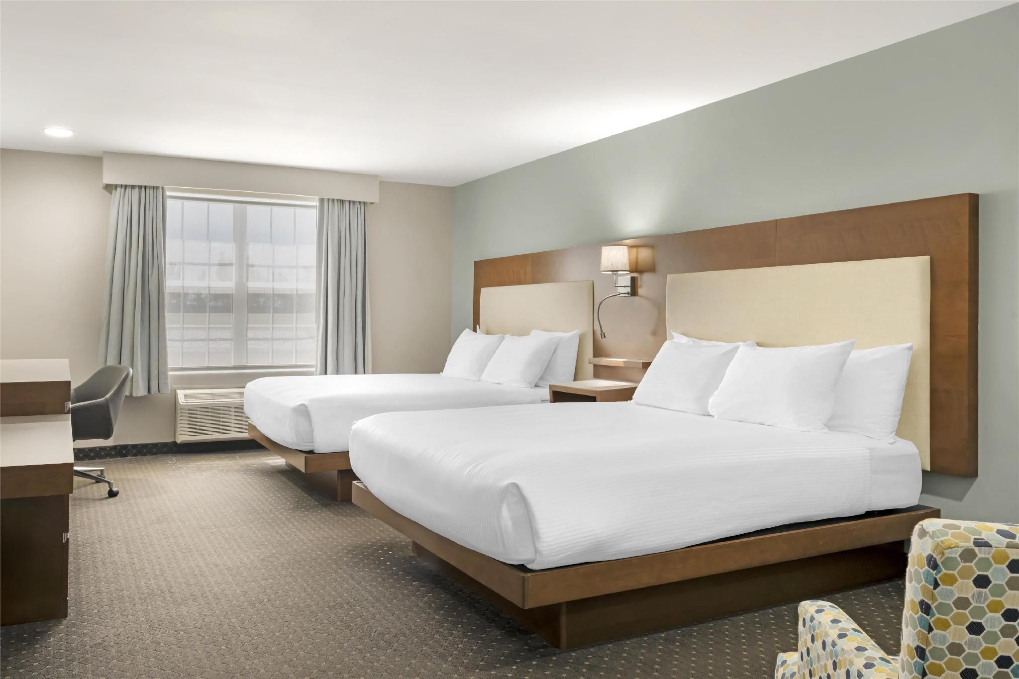 2 Queen Beds, Nonsmoking, Larger Room, Sitting Area