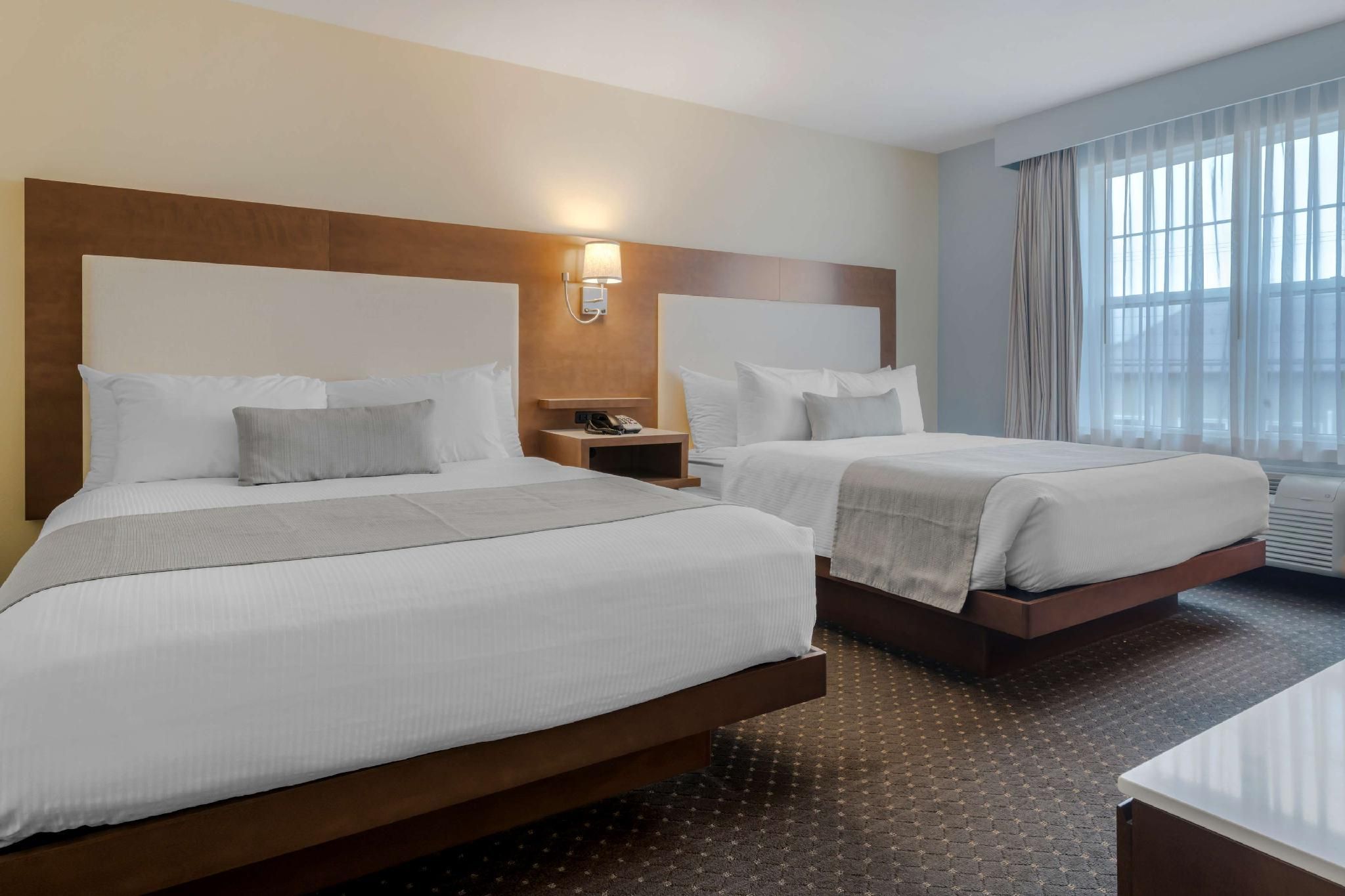 2 Queen Beds, Nonsmoking, Larger Room