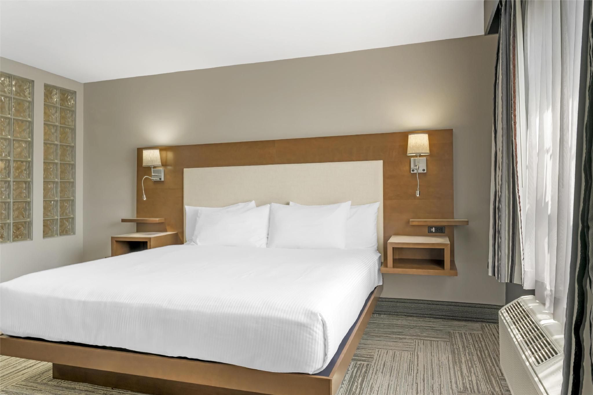 Suite - 1 King Bed, Nonsmoking, Separate Bedroom, Sofabed, Two Person Jetted Tub