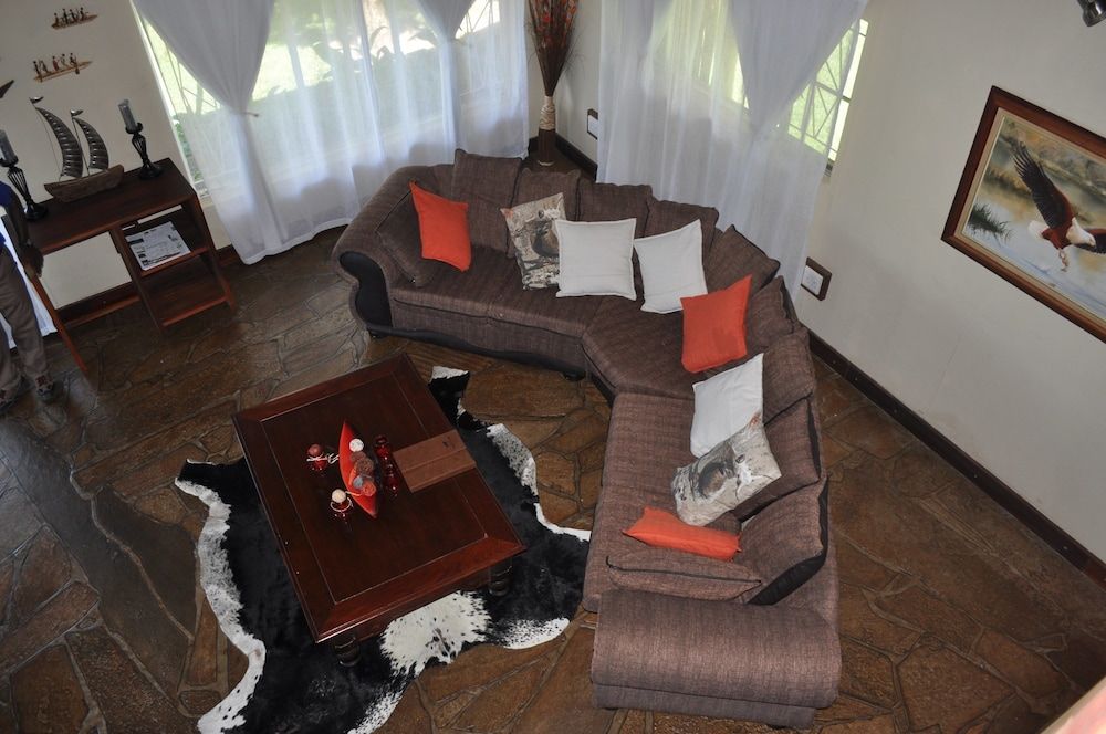 Hakusembe River Lodge Family Bungalow 8