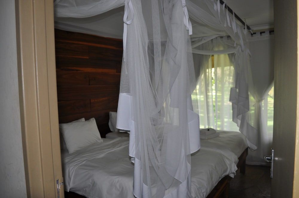 Hakusembe River Lodge Family Bungalow 2