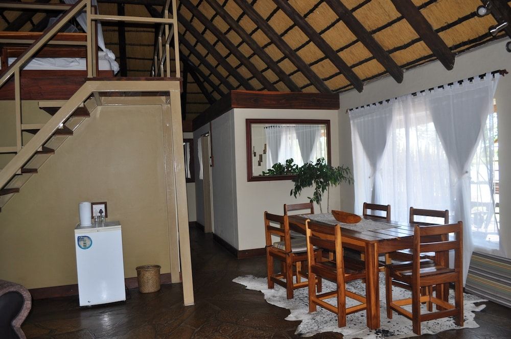 Hakusembe River Lodge Family Bungalow 10