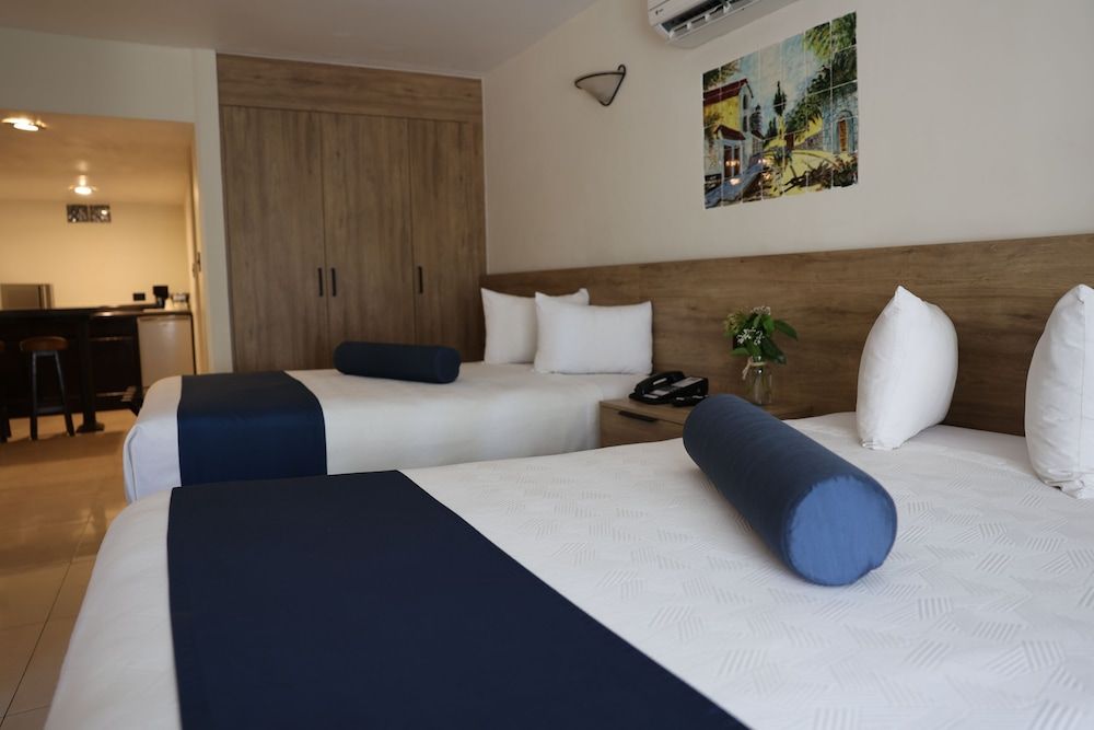 Hotel del Rio Standard Double Room 9