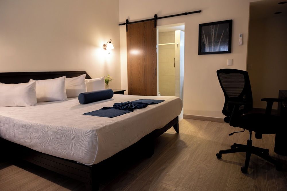 Hotel del Rio Executive Room 6