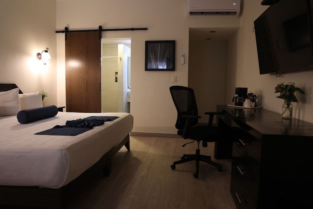 Hotel del Rio Executive Room 9