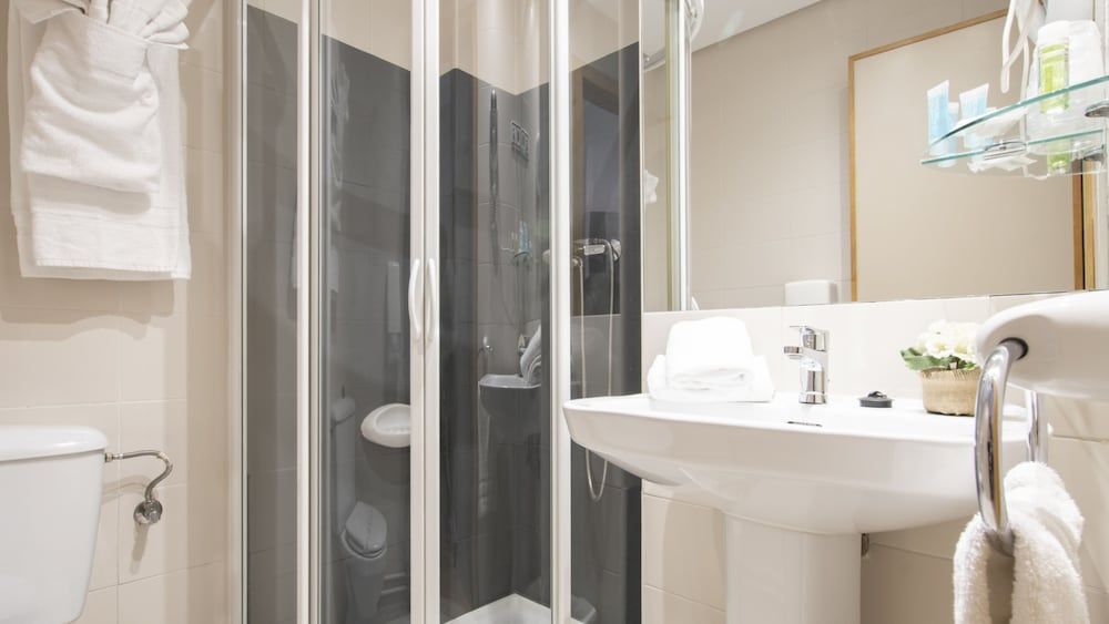 Hotel Isabel de Segura Double Room (two beds) 4