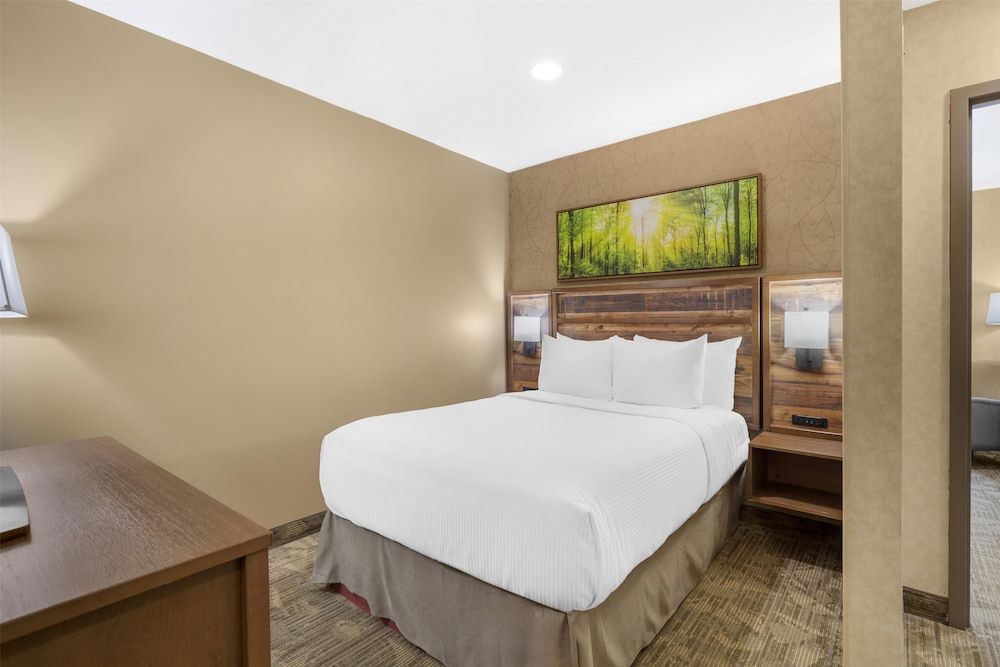 Best Western Plus Valemount Inn & Suites Suite, Multiple Beds, Non Smoking, Refrigerator & Microwave (2nd Floor)