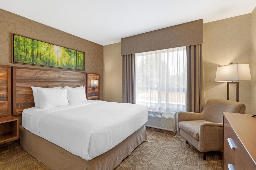 Best Western Plus Valemount Inn & Suites Suite, Multiple Beds, Non Smoking, Refrigerator & Microwave (2nd Floor) 2