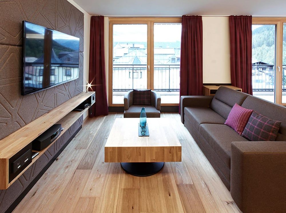 Suite, Balcony, Mountain View