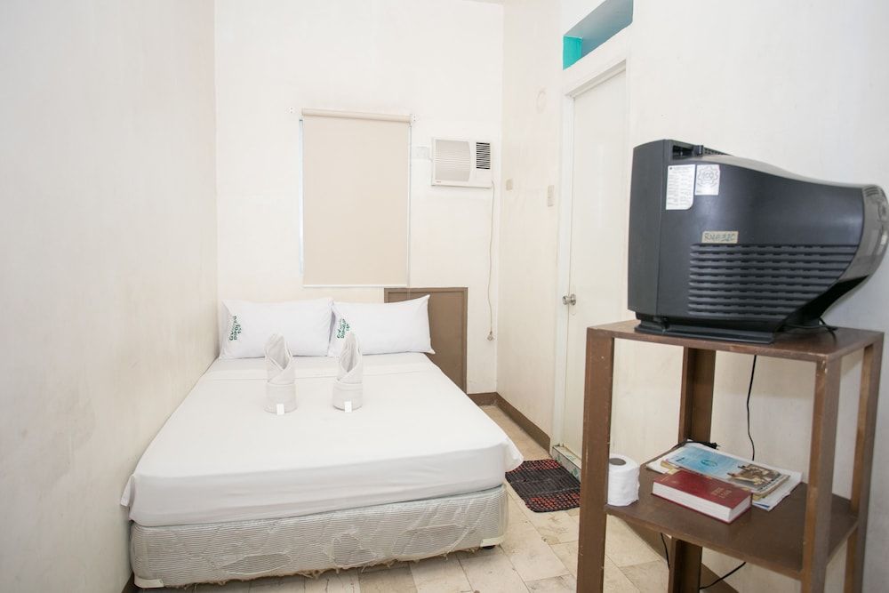 GV Hotel Dipolog City Standard Double Room (Matrimonial) 5