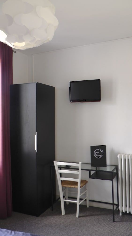 Hôtel de L'Univers Room, Courtyard View 7