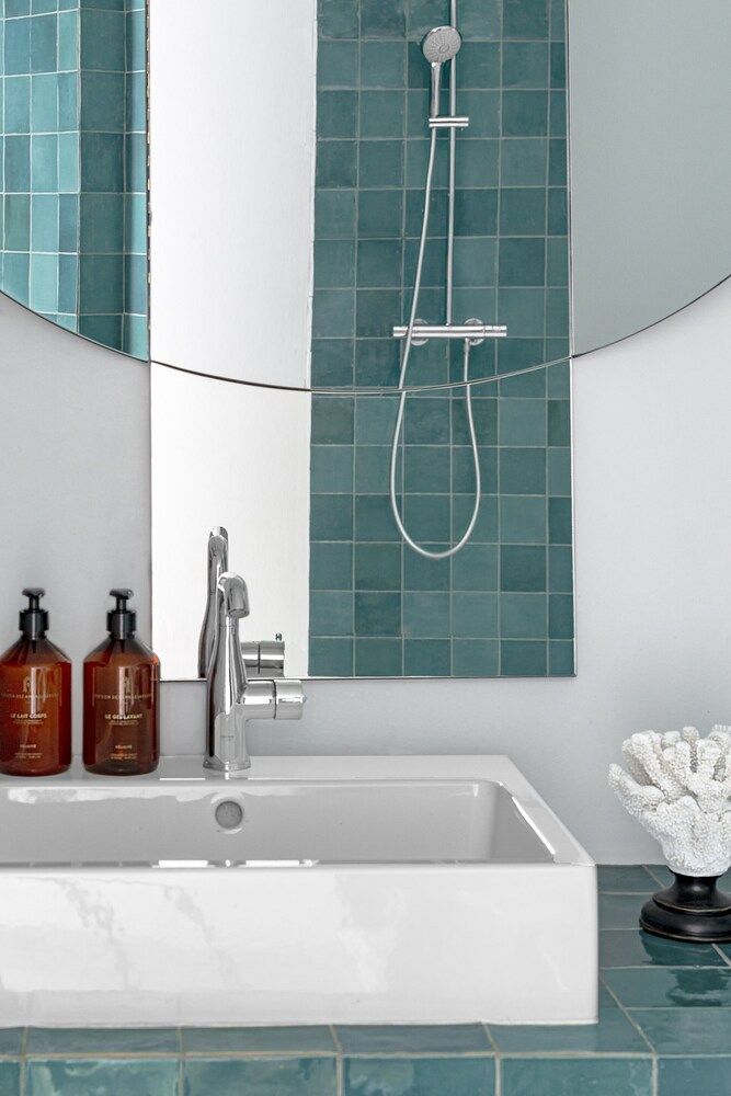 Maison des Ambassadeurs Deluxe Room 8