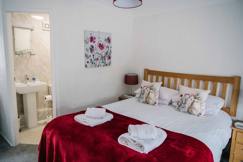 Rose and Crown Standard Double Room, Ensuite, Garden View