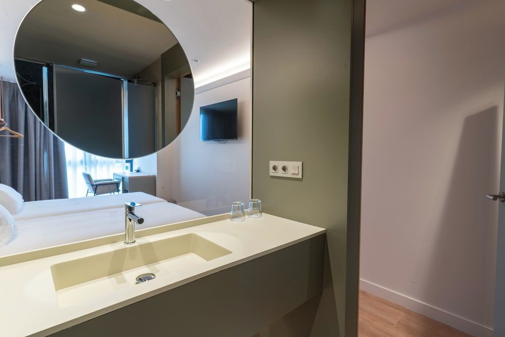 Hotel Los Pasiegos Triple Room, 1 Bedroom 8