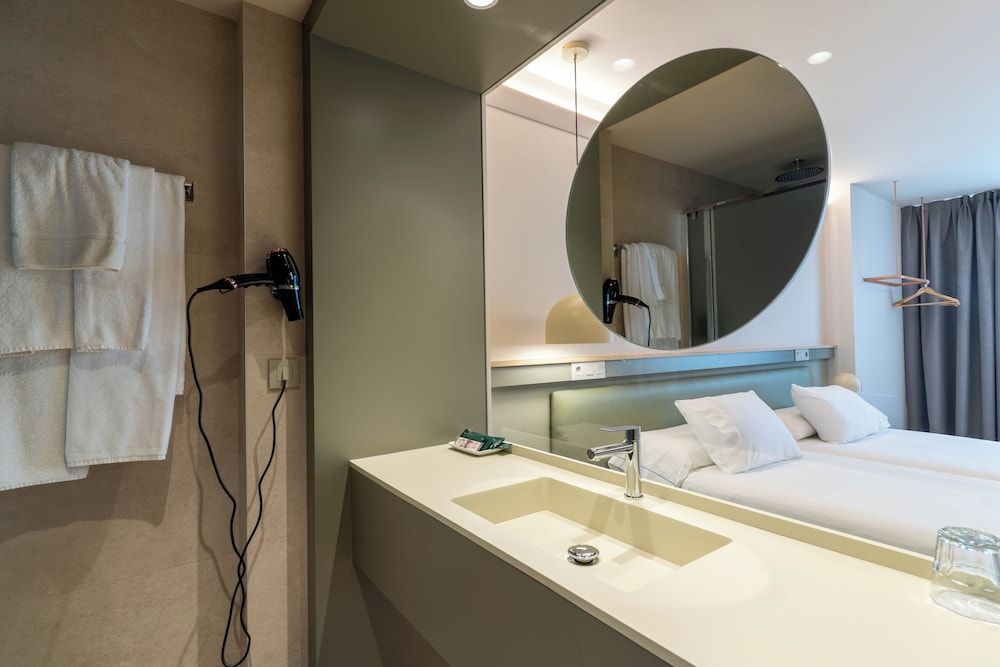 Hotel Los Pasiegos Triple Room, 1 Bedroom 7