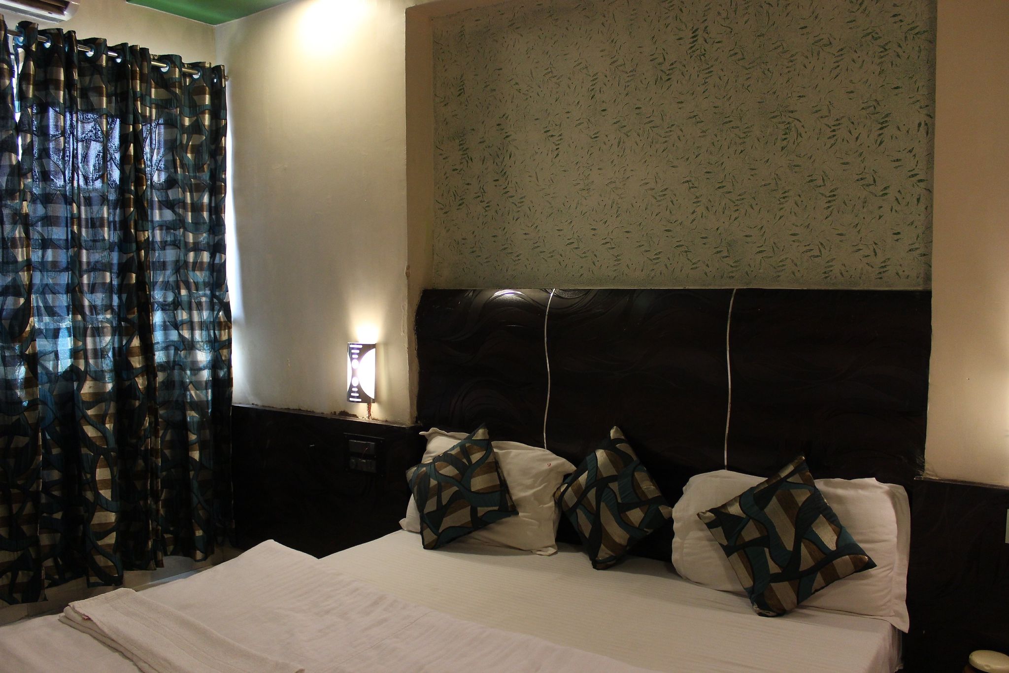J'S Excellency Deluxe Non A/C Room 2