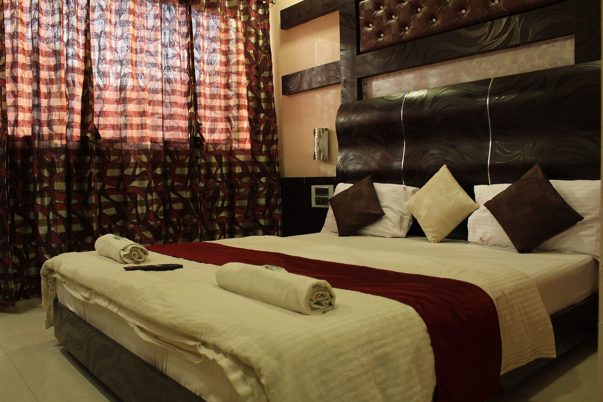 J'S Excellency Deluxe Non A/C Room 4